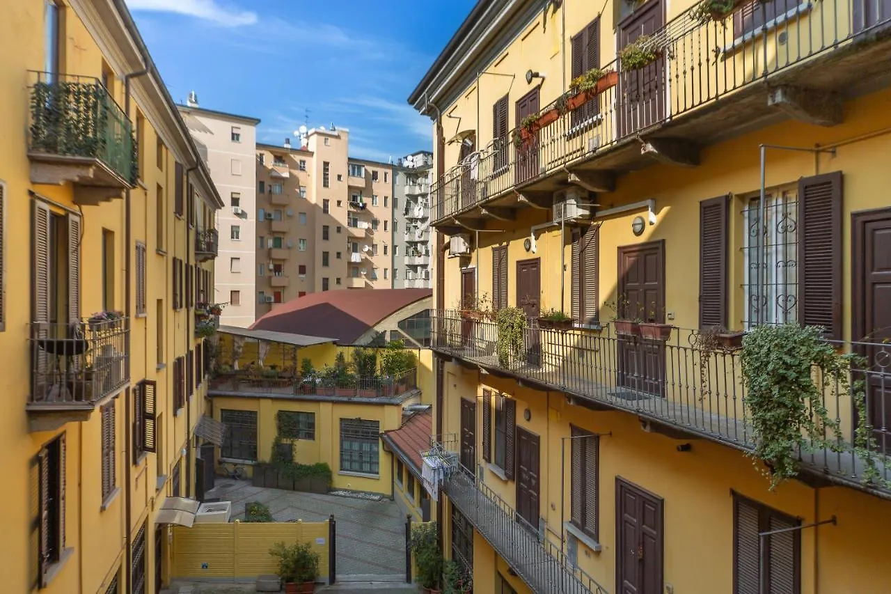 Marghera Suite Duomo 10Min, Fast Wifi & Metro Milan 0*,  Italy