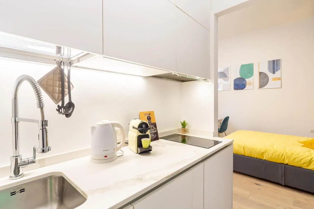 Marghera Suite Duomo 10Min, Fast Wifi & Metro Milan 0*,  Italy